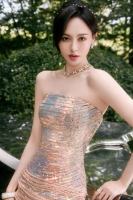 唐嫣穿亮片裙甜美亮相 皮肤白皙腰肢纤细